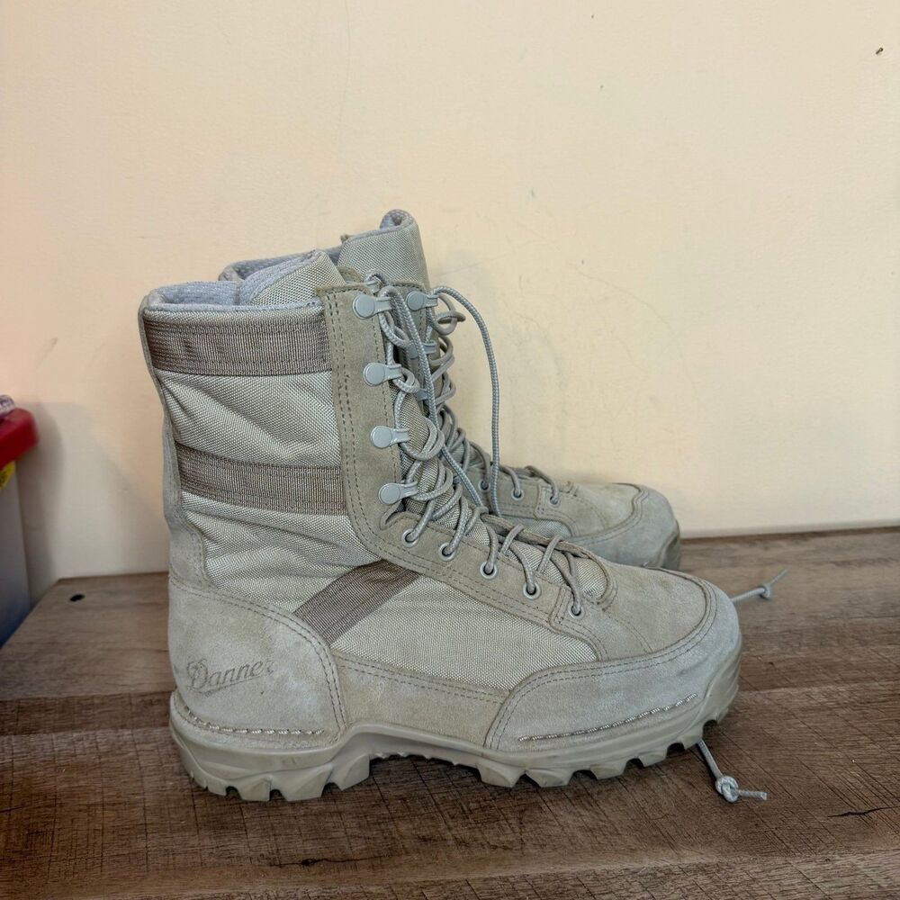 Danner Men's 8" Rivot TFX tan Boots size 11 D shoes